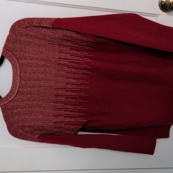 Alfani Size Large RedTop with Gold Metallic Detailing - Picture 5 of 5